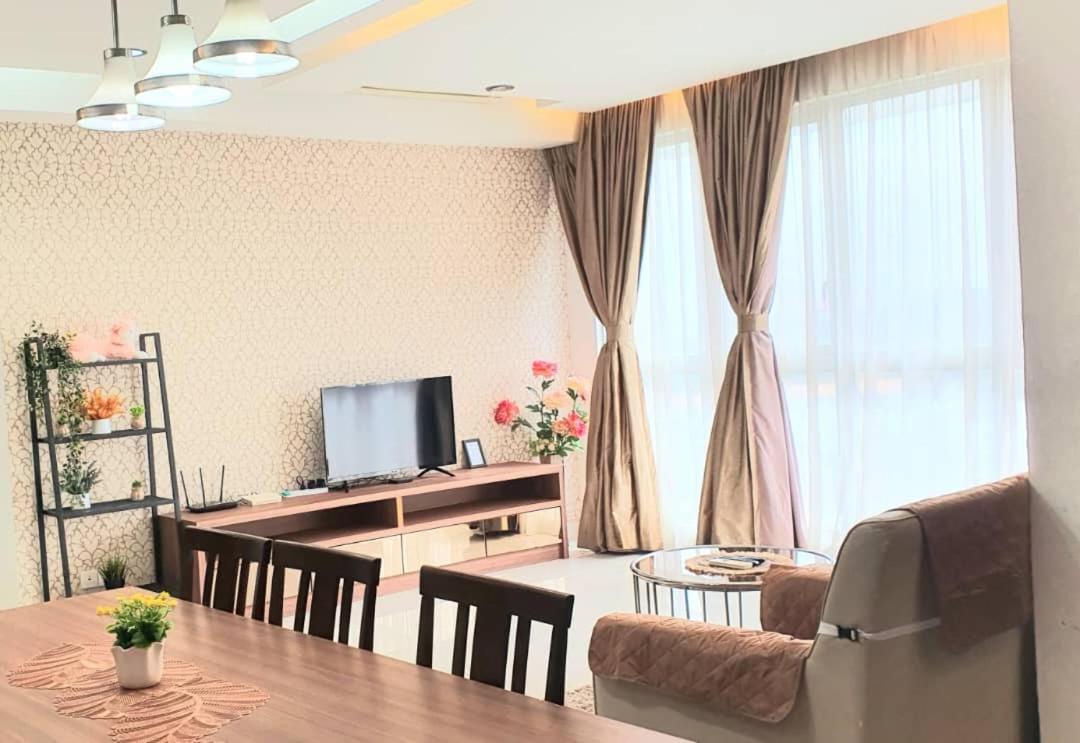 Pangsapuri Regalia With Infinity Pool Kl By Cozy Homes Kuala Lumpur