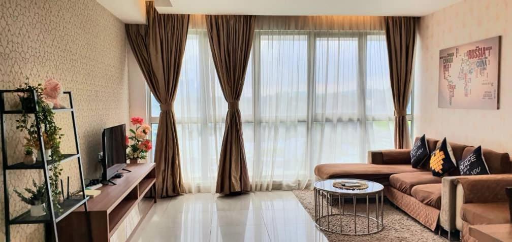 Regalia With Infinity Pool Kl By Cozy Homes * Kuala Lumpur