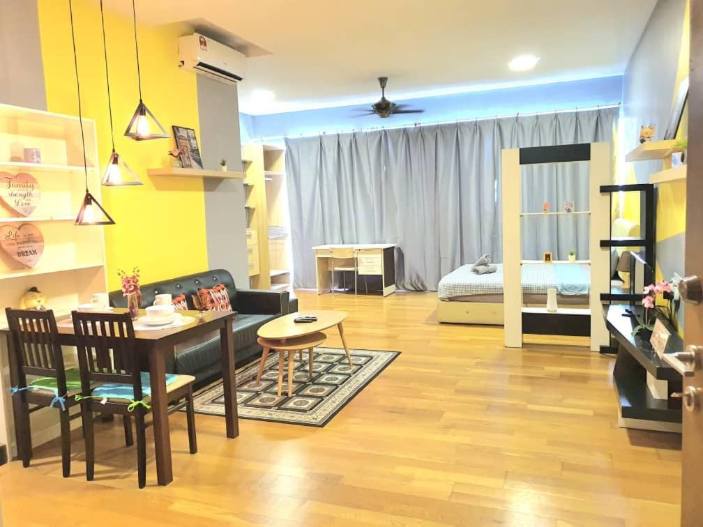 Regalia With Infinity Pool Kl By Cozy Homes Pangsapuri Kuala Lumpur