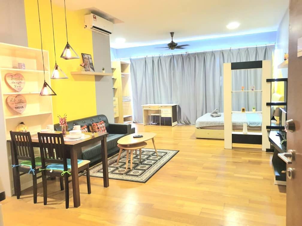 Regalia With Infinity Pool Kl By Cozy Homes Apartment