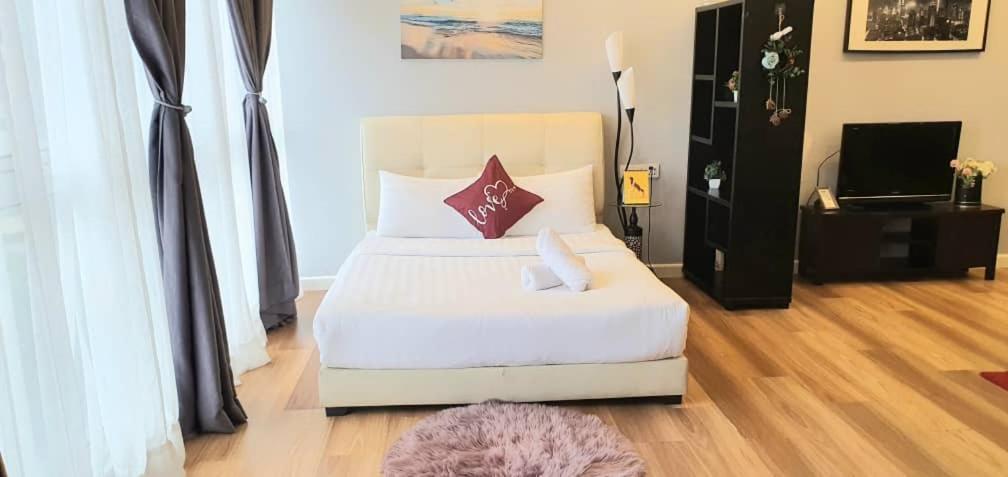 Regalia With Infinity Pool Kl By Cozy Homes * Kuala Lumpur