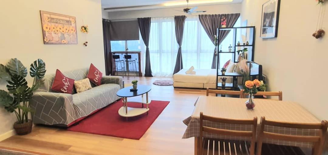 Regalia With Infinity Pool Kl By Cozy Homes Kuala Lumpur
