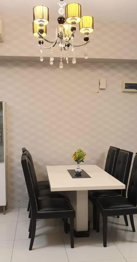 Regalia With Infinity Pool Kl By Cozy Homes Pangsapuri Kuala Lumpur