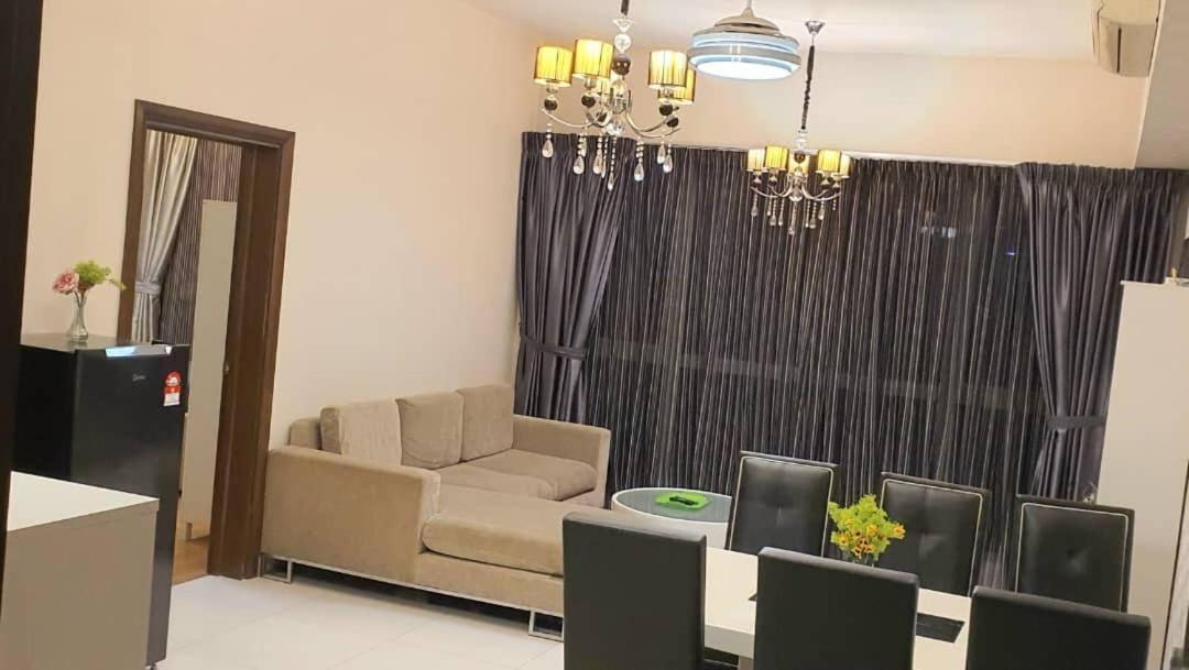Regalia With Infinity Pool Kl By Cozy Homes Pangsapuri Kuala Lumpur