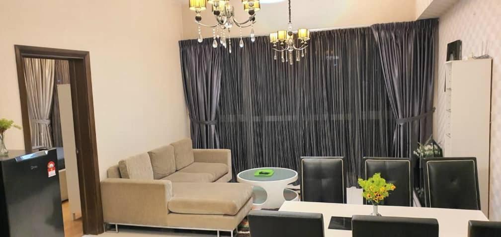 Regalia With Infinity Pool Kl By Cozy Homes Kuala Lumpur