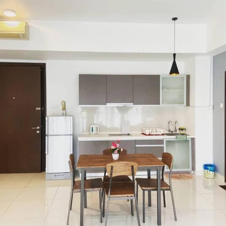 Regalia With Infinity Pool Kl By Cozy Homes Kuala Lumpur