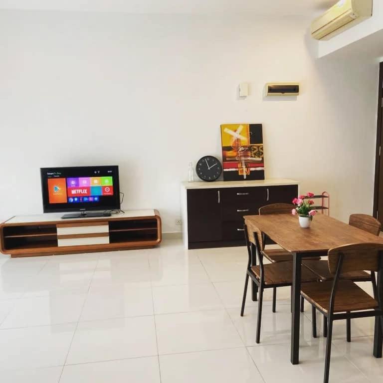 Regalia With Infinity Pool Kl By Cozy Homes Pangsapuri Kuala Lumpur