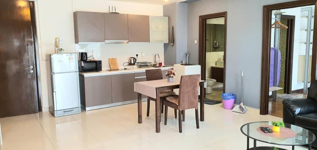 Regalia With Infinity Pool Kl By Cozy Homes Kuala Lumpur
