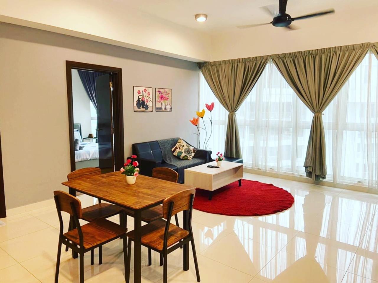 Regalia With Infinity Pool Kl By Cozy Homes Kuala Lumpur