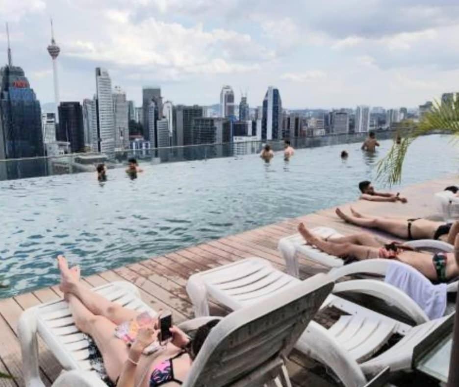 Regalia With Infinity Pool Kl By Cozy Homes *